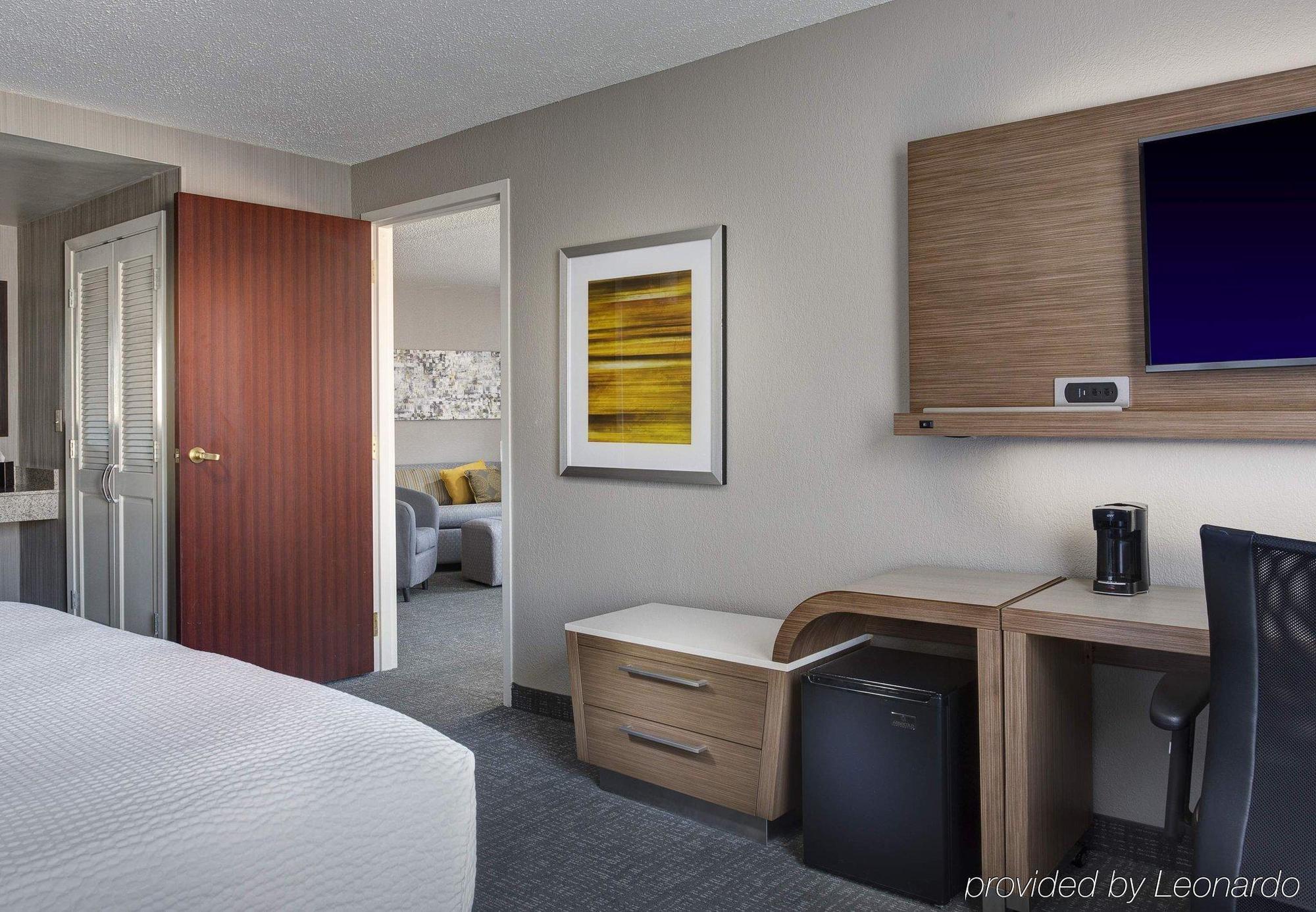 Hotel Courtyard By Marriott New Orleans Warehouse Arts District Exterior foto