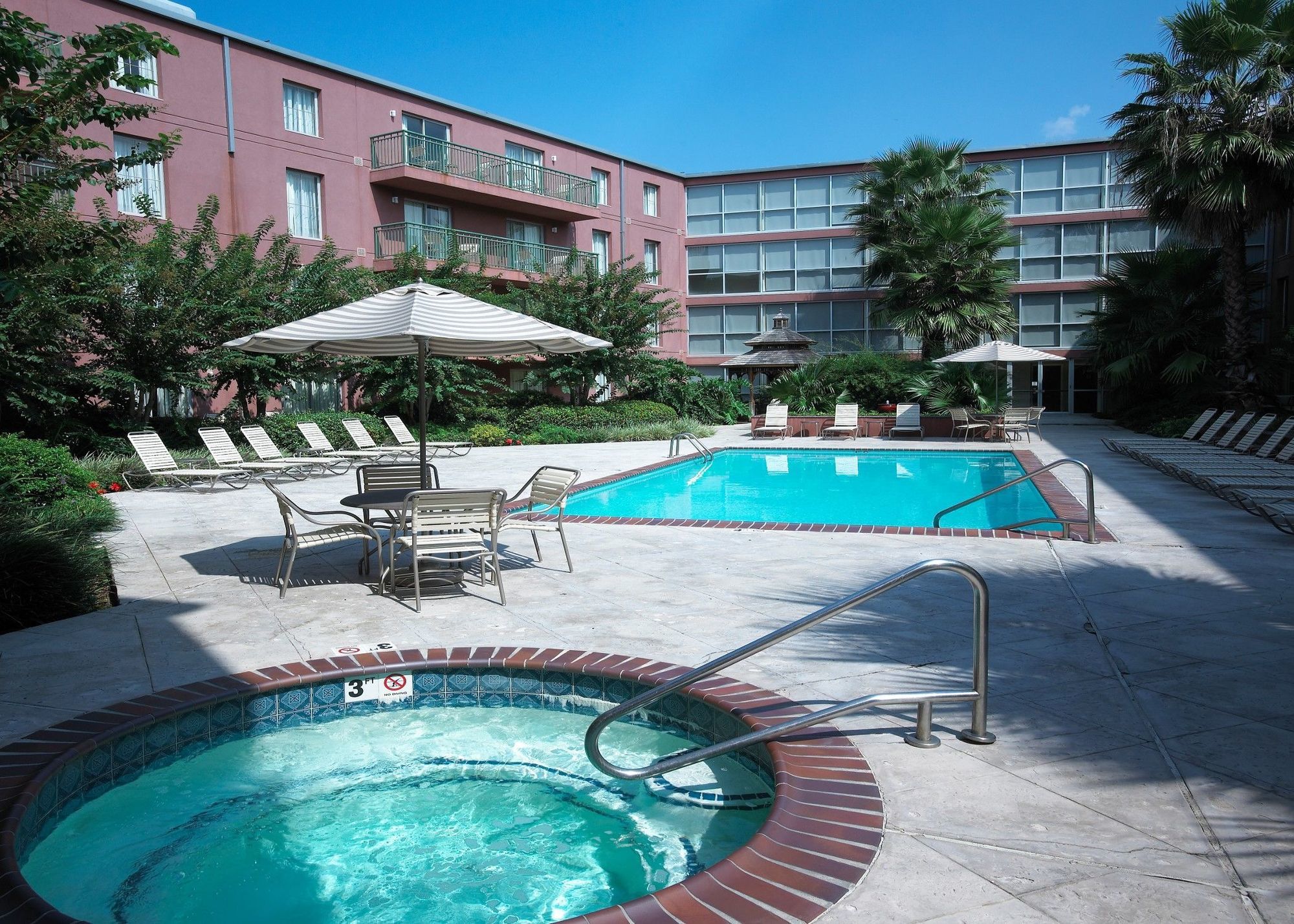 Hotel Courtyard By Marriott New Orleans Warehouse Arts District Exterior foto